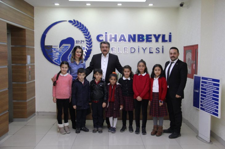 Adnan Menderes İlkokulu öğretmen ve öğrencileri Başkan Kale'yi ziyaret etti