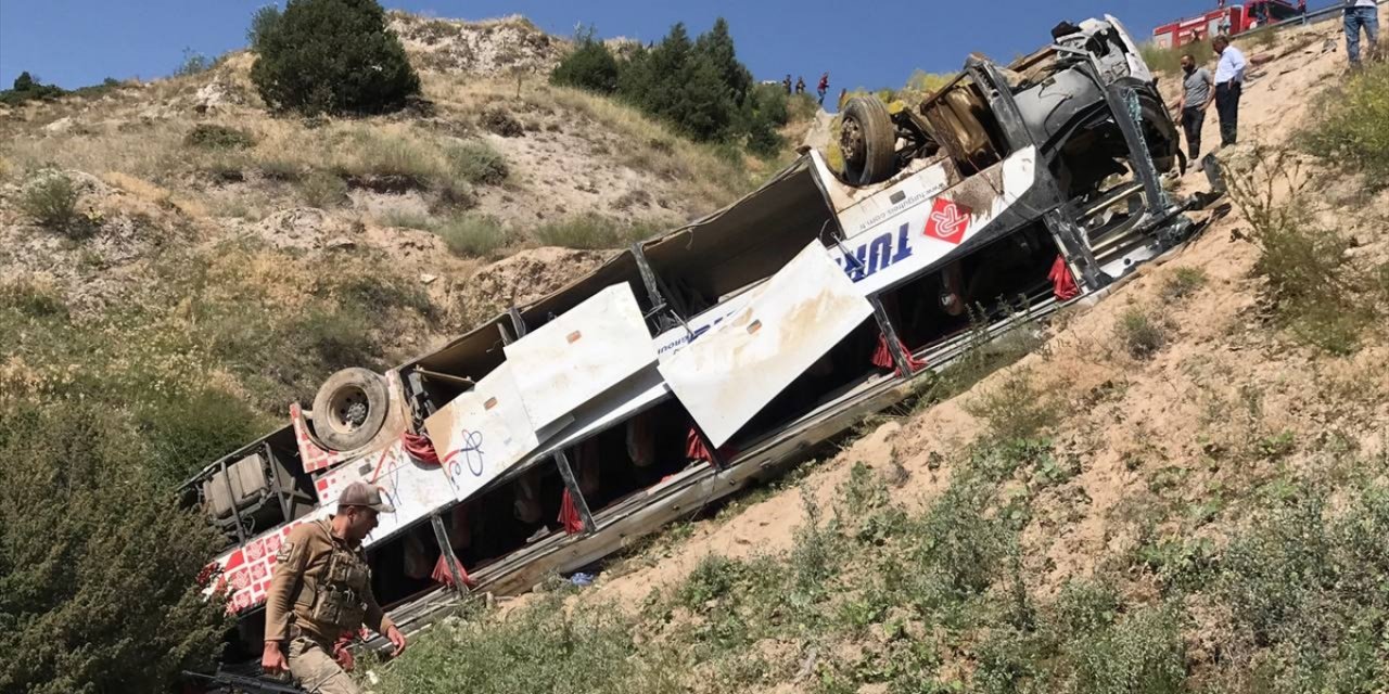 Son Dakika: Yolcu otobüsü viyadükten düştü! Çok sayıda ölü ve yaralı var