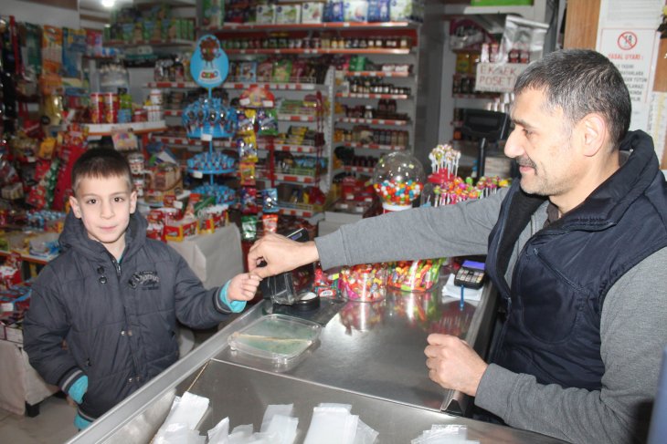 Hayırsever, marketin veresiye defterini 5 bin liraya satın aldı