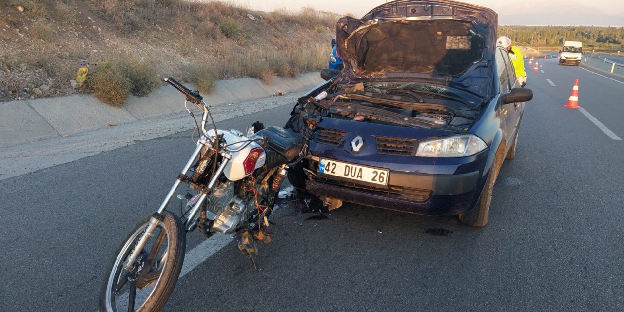 Konya’da motosiklet otomobile saplandı, 19 yaşındaki genç öldü