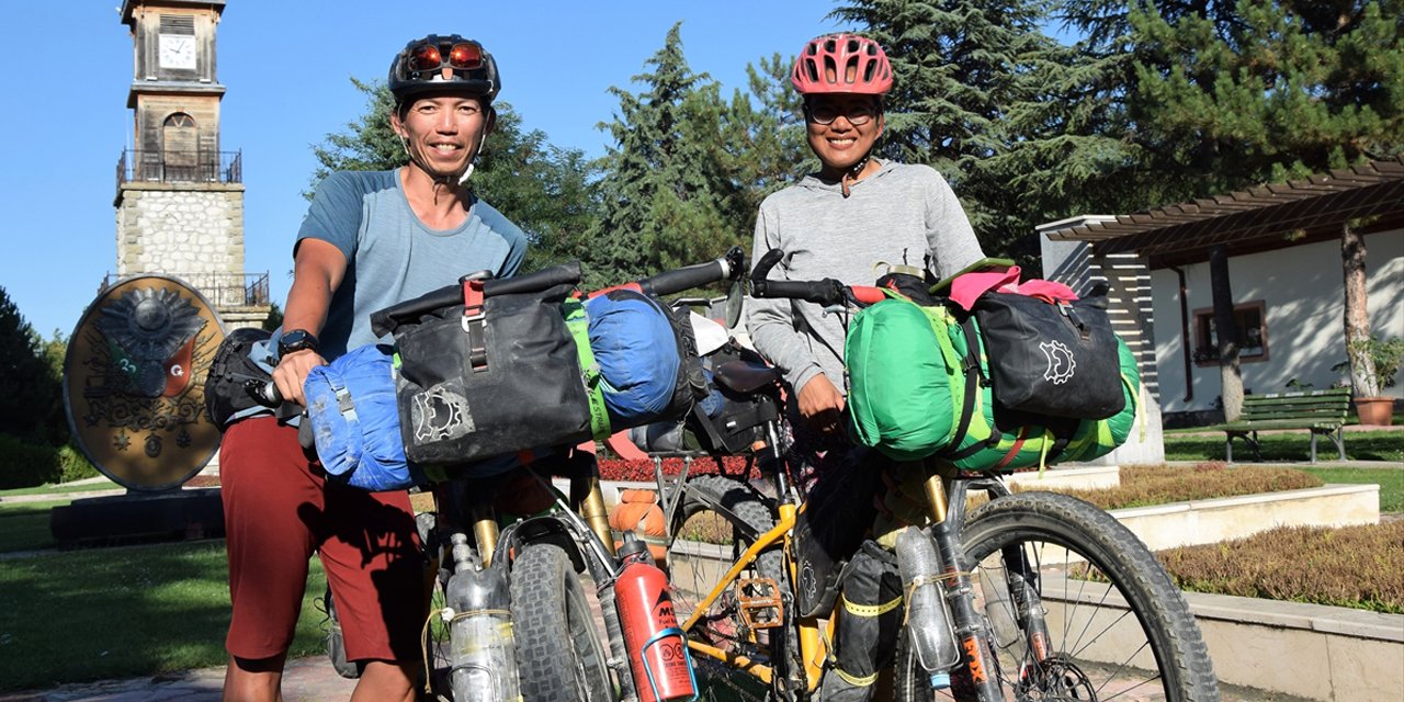 Bisikletle çıktıkları Asya turunda Konya’dan Sufi Yolu’nu takip ediyorlar