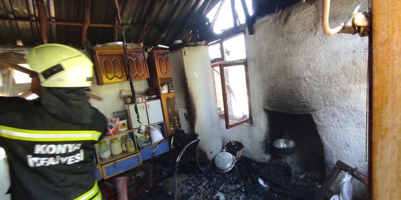 Konya’da evde yangın çıktı, 2 canı itfaiye kurtardı
