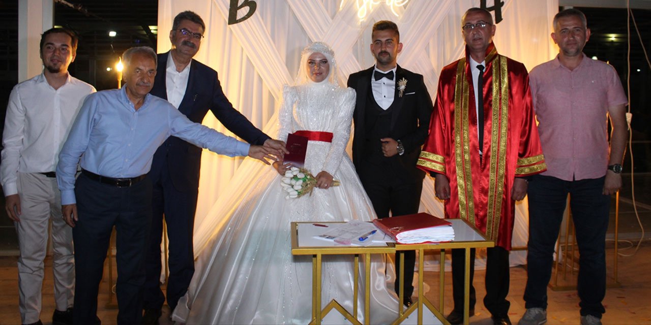 Konya’da Belediye Başkanı oğlunun nikahını kıydı