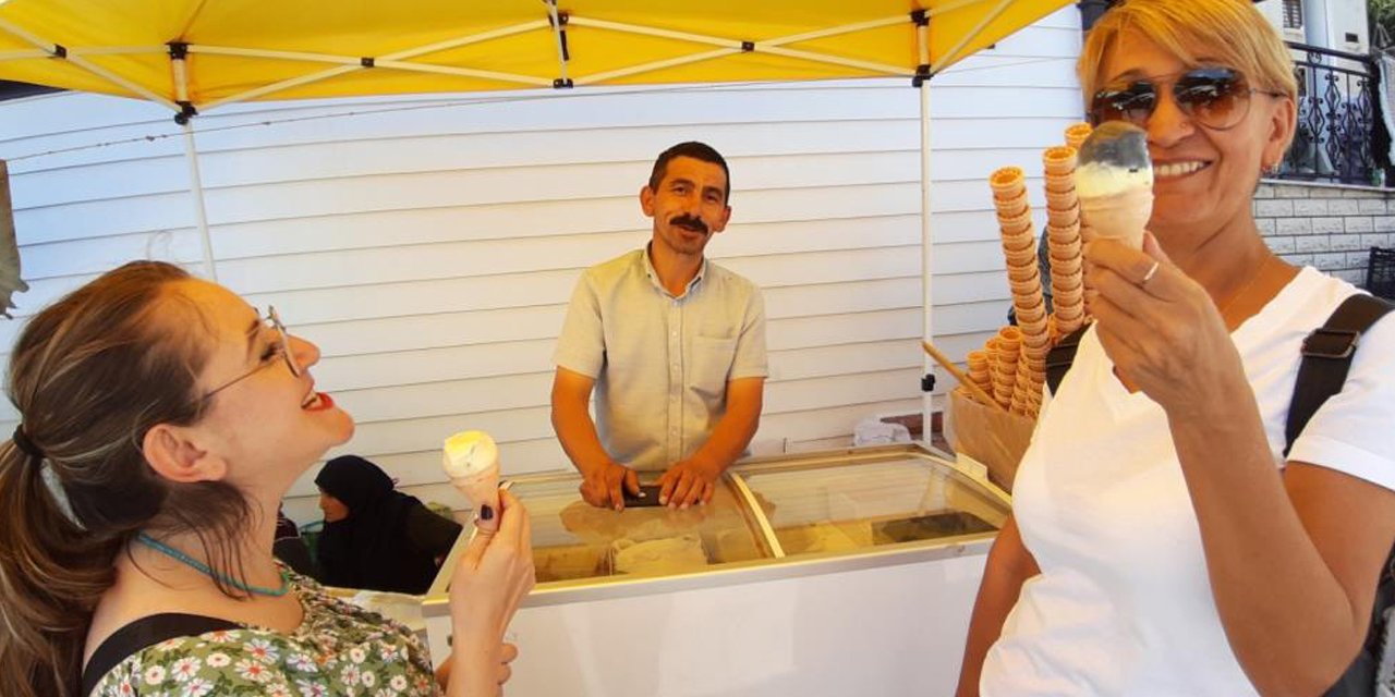 Sıcaktan bunalanlar Süper Meyve dondurmasıyla serinliyor