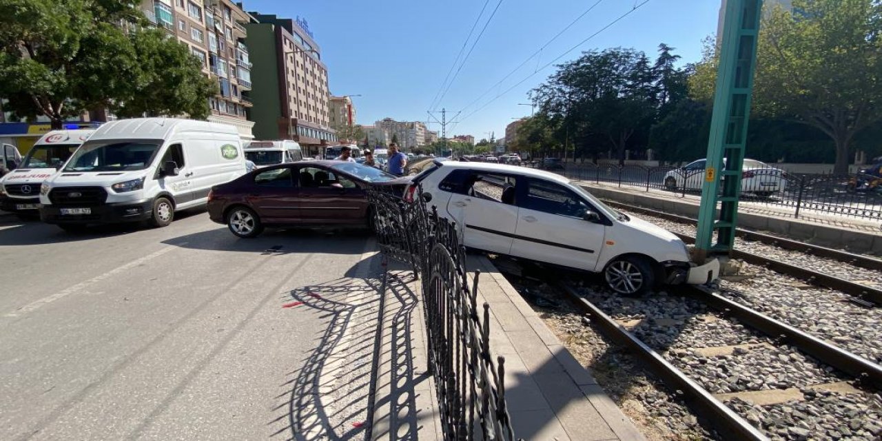 Konya’da tramvay seferlerini durduran kaza: 2 yaralı