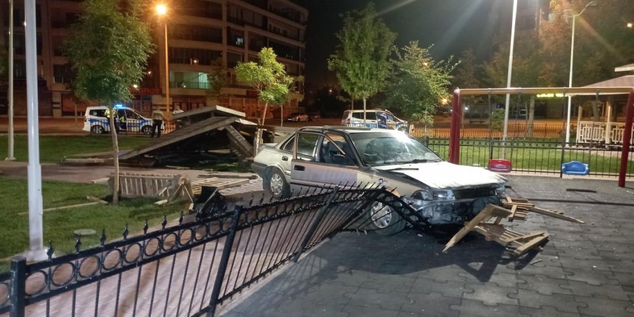 Konya’da otomobil parka daldı