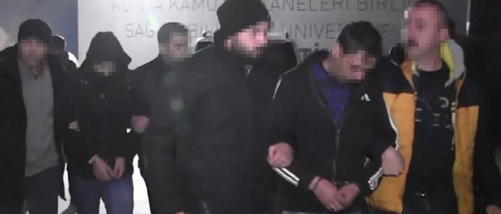 Konya'da araçlardan akü çaldığı iddiasıyla baba, oğlu ve arkadaşı yakalandı