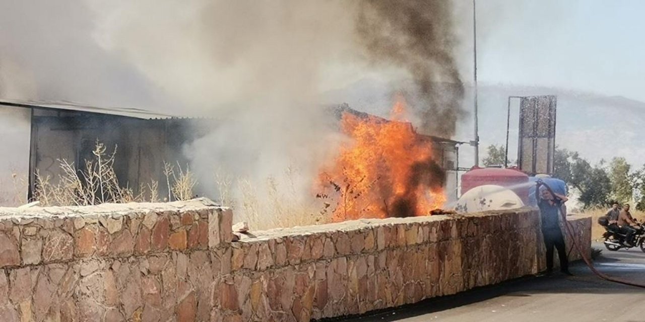 Kahramanmaraş’ta bekçi kulübesi kül oldu