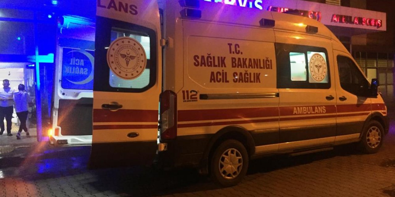 Konya'da seyir halindeki motosiklet devrildi, 2 kişi yaralandı