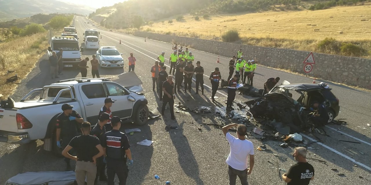 Katliam gibi kaza! Biri bebek 4 kişi öldü