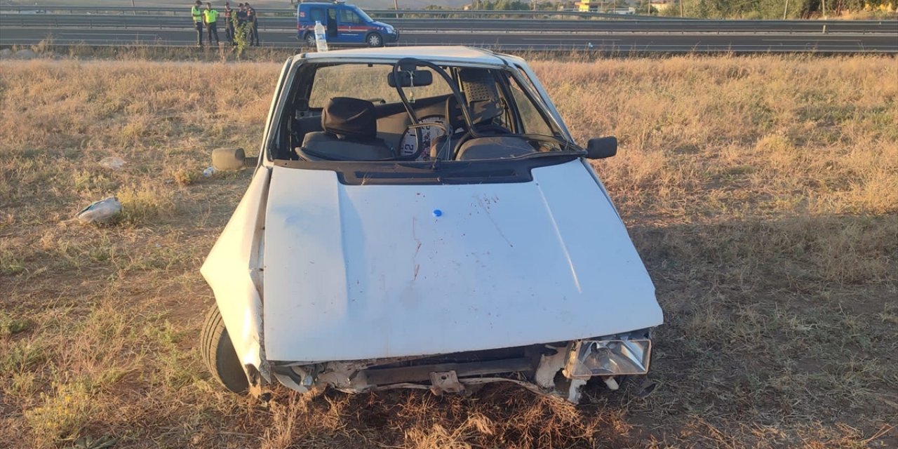 Konya plakalı otomobil devrildi: Karı-koca ile 3 çocuğu yaralandı