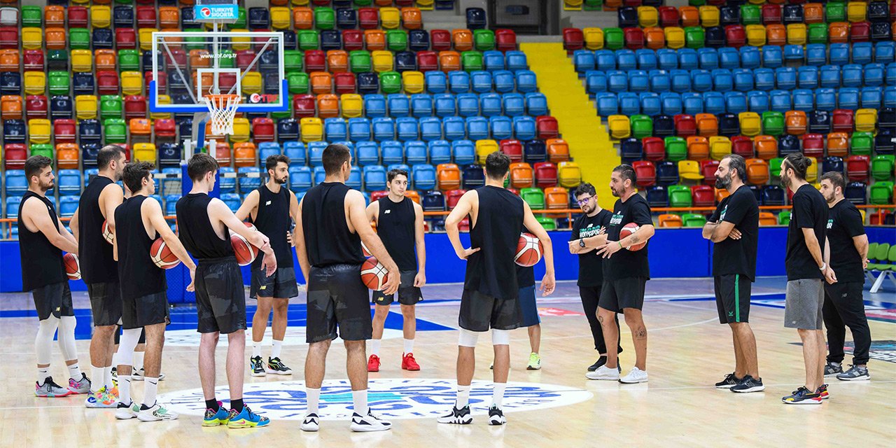 Konyaspor Basketbol Takımı parkeye indi