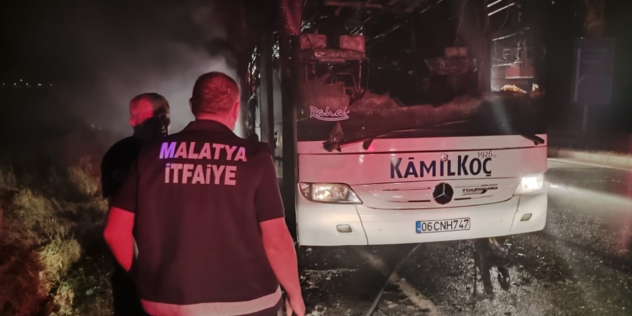 35 yolcu taşıyan otobüs yandı