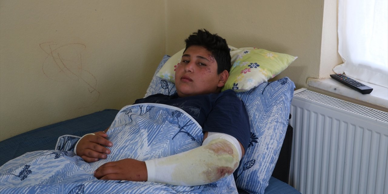 Konya’da köpeklerden kaçarken yaralanan çocuktan güzel haber