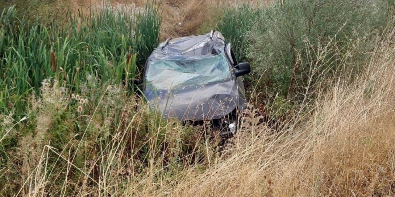 Konya’da hafif ticari araç takla attı, sürücü yaralandı
