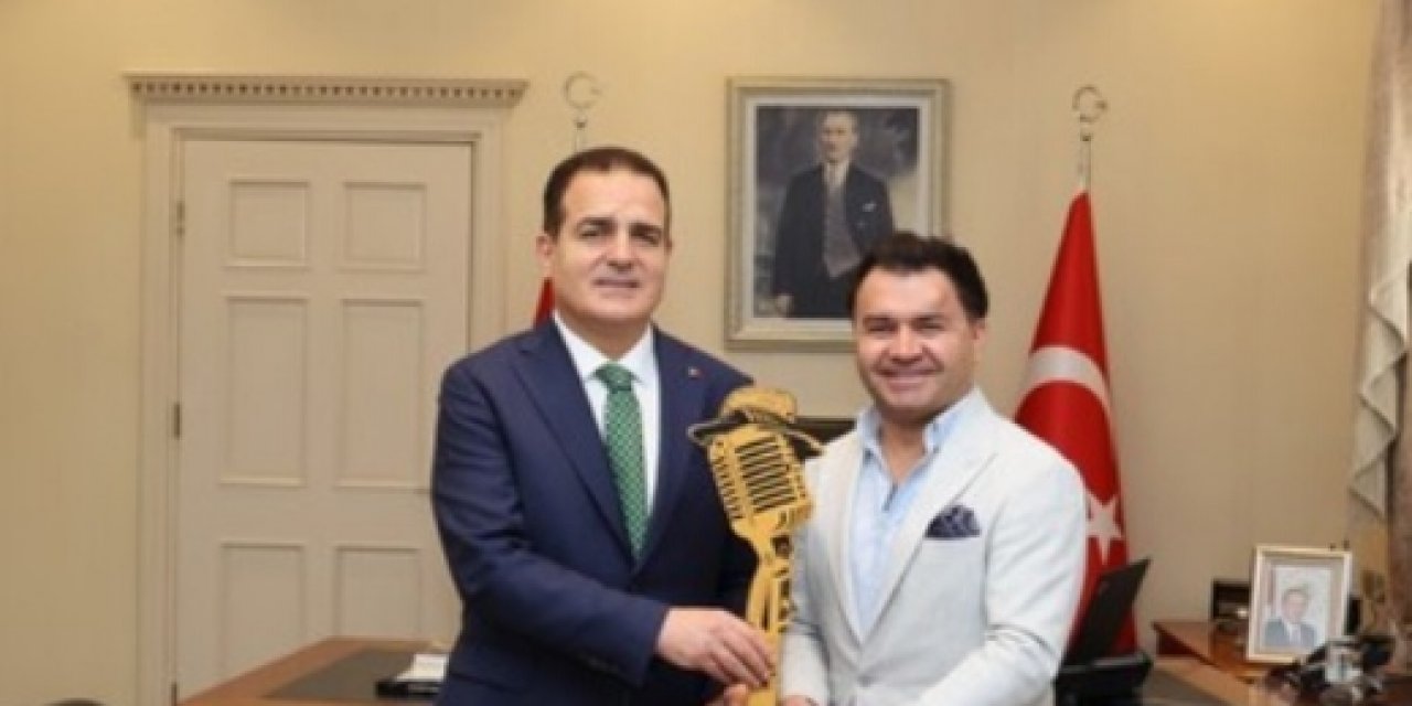 Vali İdris Akbıyık “Alkışı Hak Eden Vali” ödülünü aldı