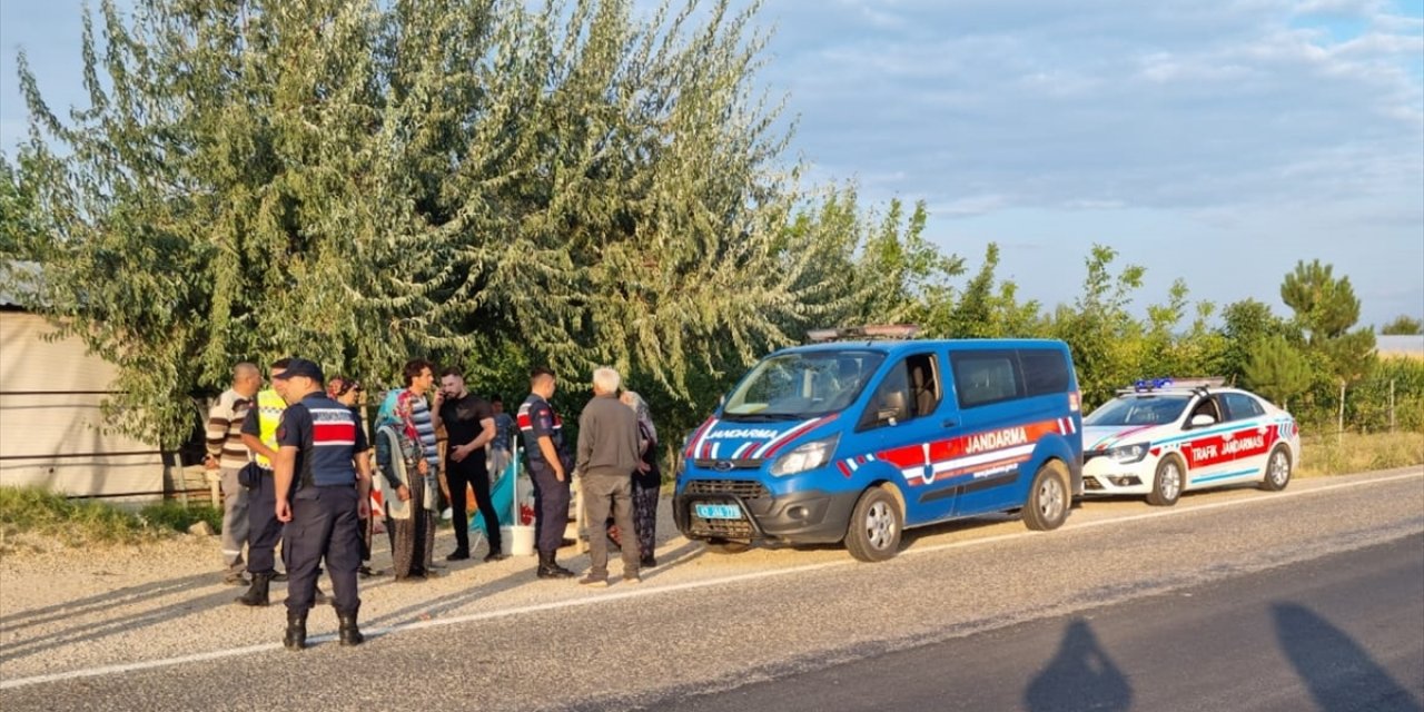 Konya’da araçtan inen küçük çocuğa otomobil çarptı