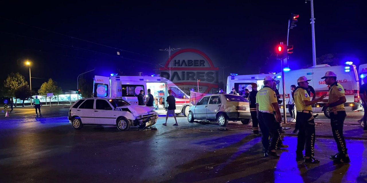 Son Dakika: Konya'da 4 araç çarpıştı! Yaralılar var