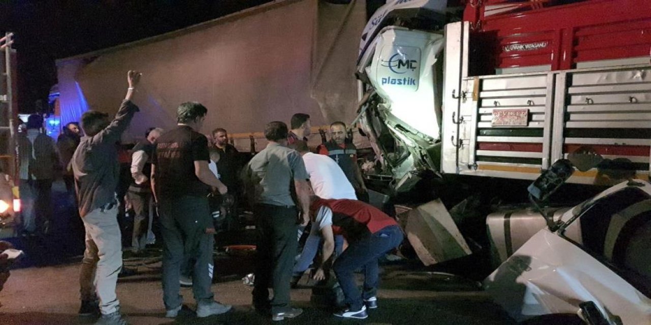 Konya plakalı TIR, arıza yapan TIR’a çarptı: Sürücü öldü