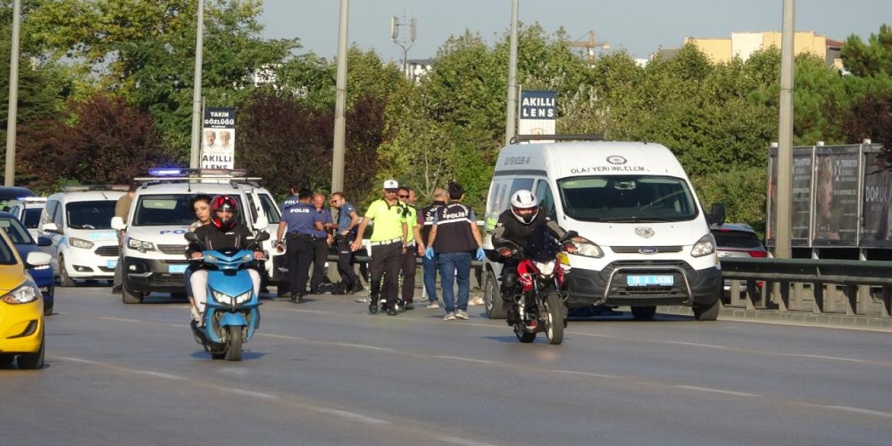 Refüje çarpan motosikletli öldü