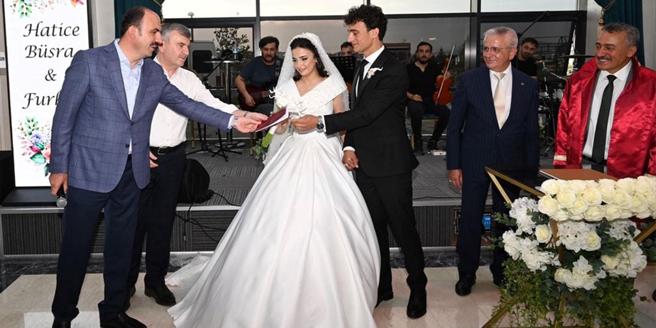 Konya’da belediye başkanı oğlunun nikahını kıydı