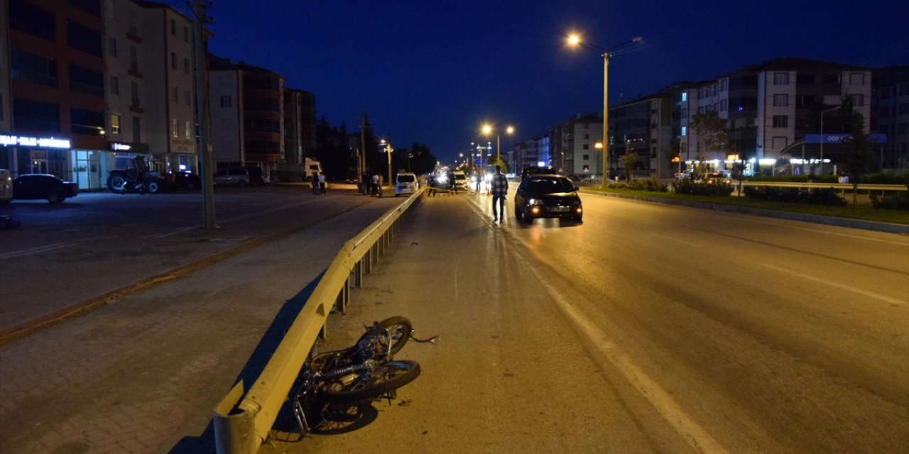 Konya’da otomobilin çarptığı motosikletli genç öldü