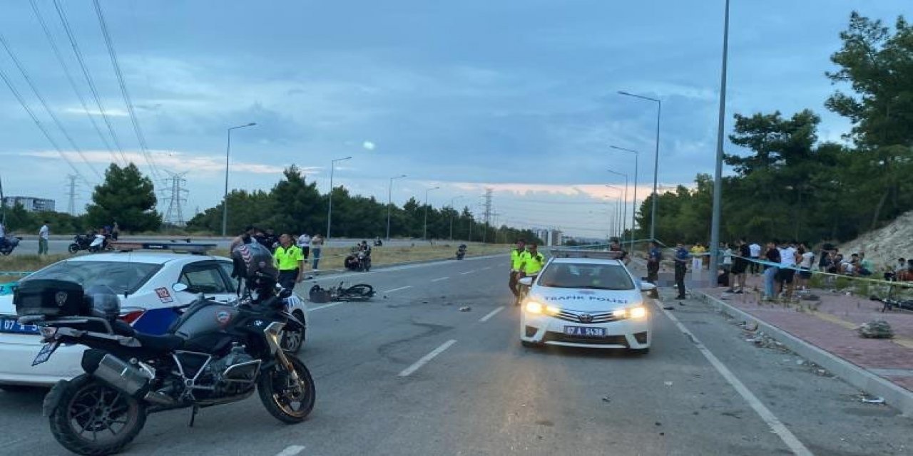 Trafiğe kapalı yolda iki motosiklet çarpıştı: 3 ölü