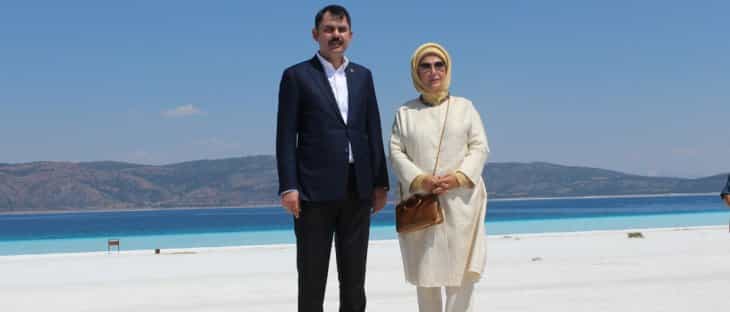 Emine Erdoğan ve Bakan Kurum Salda Gölü’nde incelemelerde bulundu