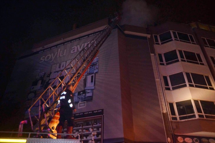 Alışveriş merkezinde yangın faciası: 2 ölü, 4 yaralı