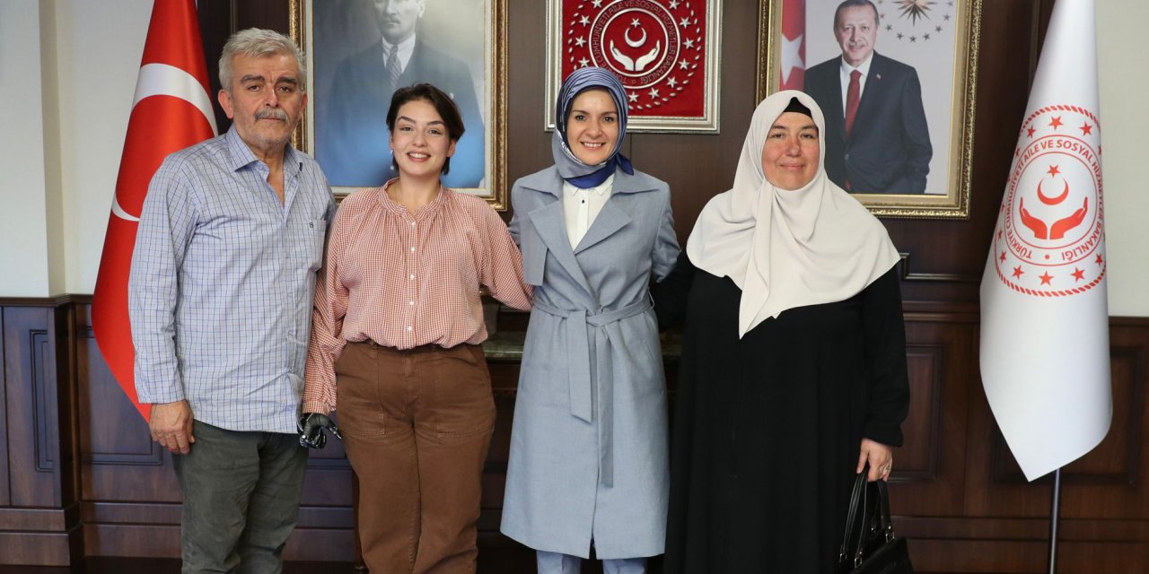 Bakan Göktaş, Konyalı Milyoner Rabia ve ailesini ağırladı