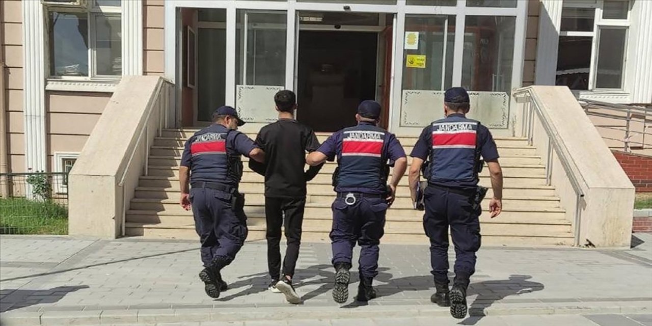 Yunanistan'a kaçmaya çalışan 23 terörist yakalandı