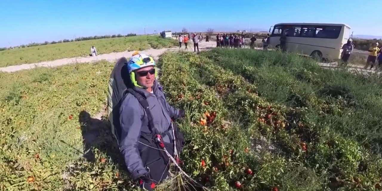 Konya’da yamaç paraşütüyle domates tarlasına indi!