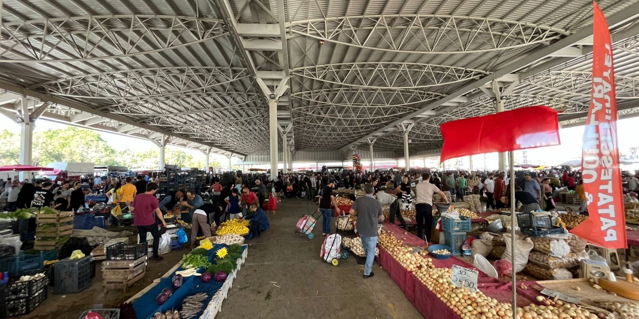 Konyalılar, turşuluk için pazarlara akın etti