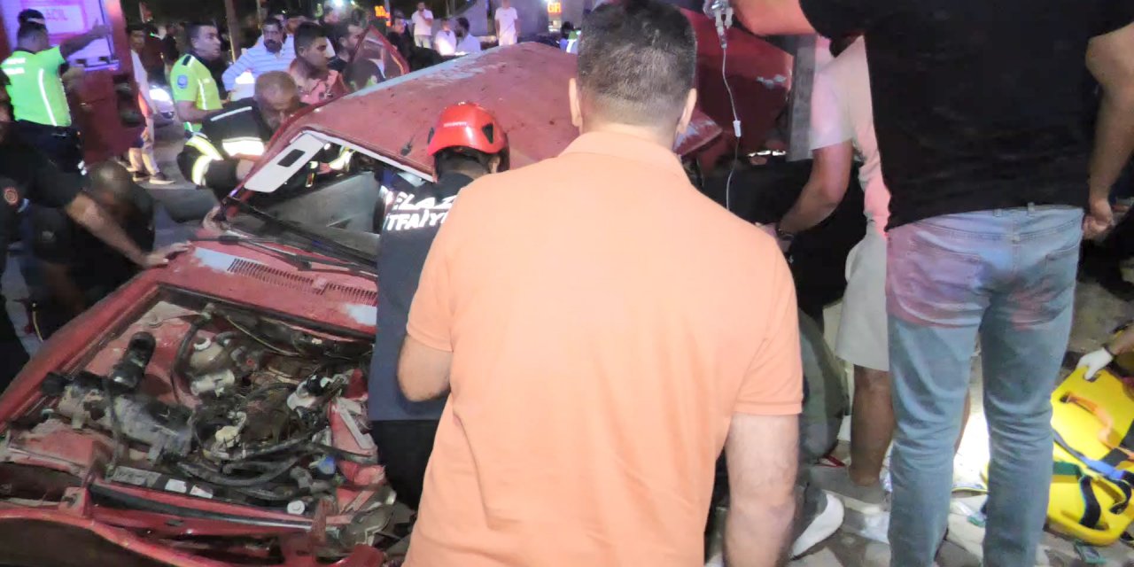 Otomobiller çarpıştı: 2’si ağır 6 yaralı