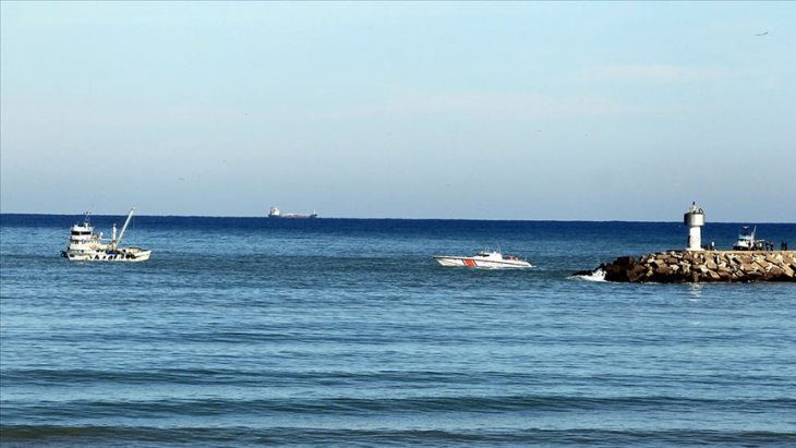 Tanker ile balıkçı teknesinin çarpışması sonrası endişeli bekleyiş