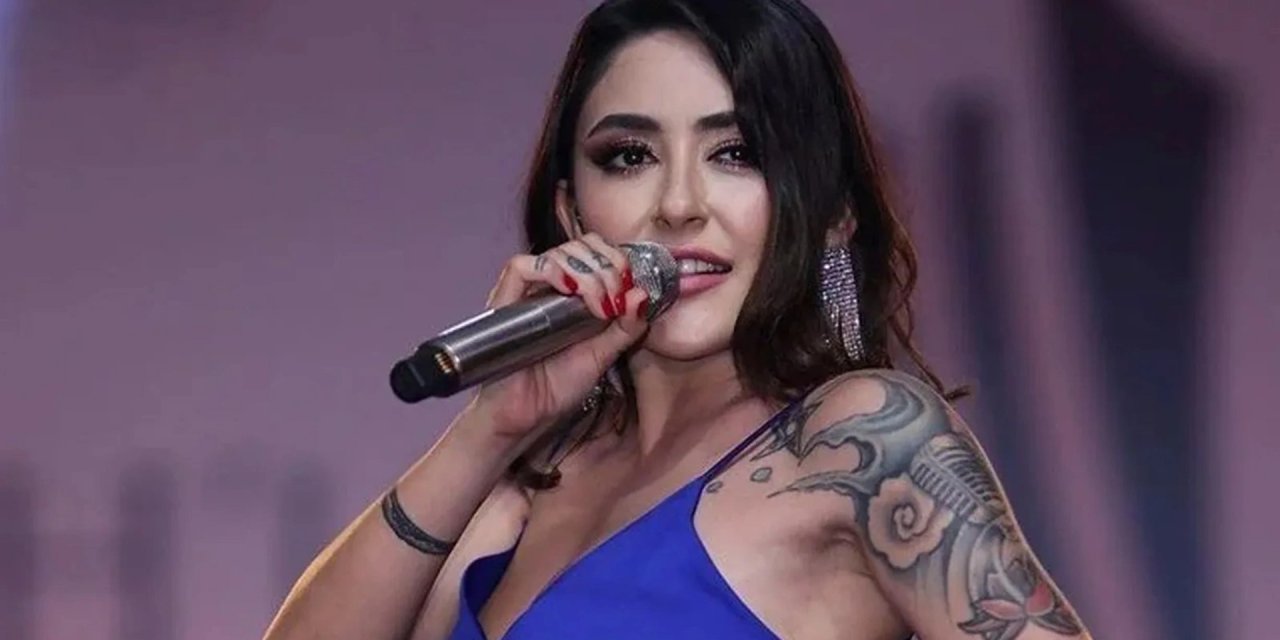 Şarkıcı Melek Mosso nişanlandı