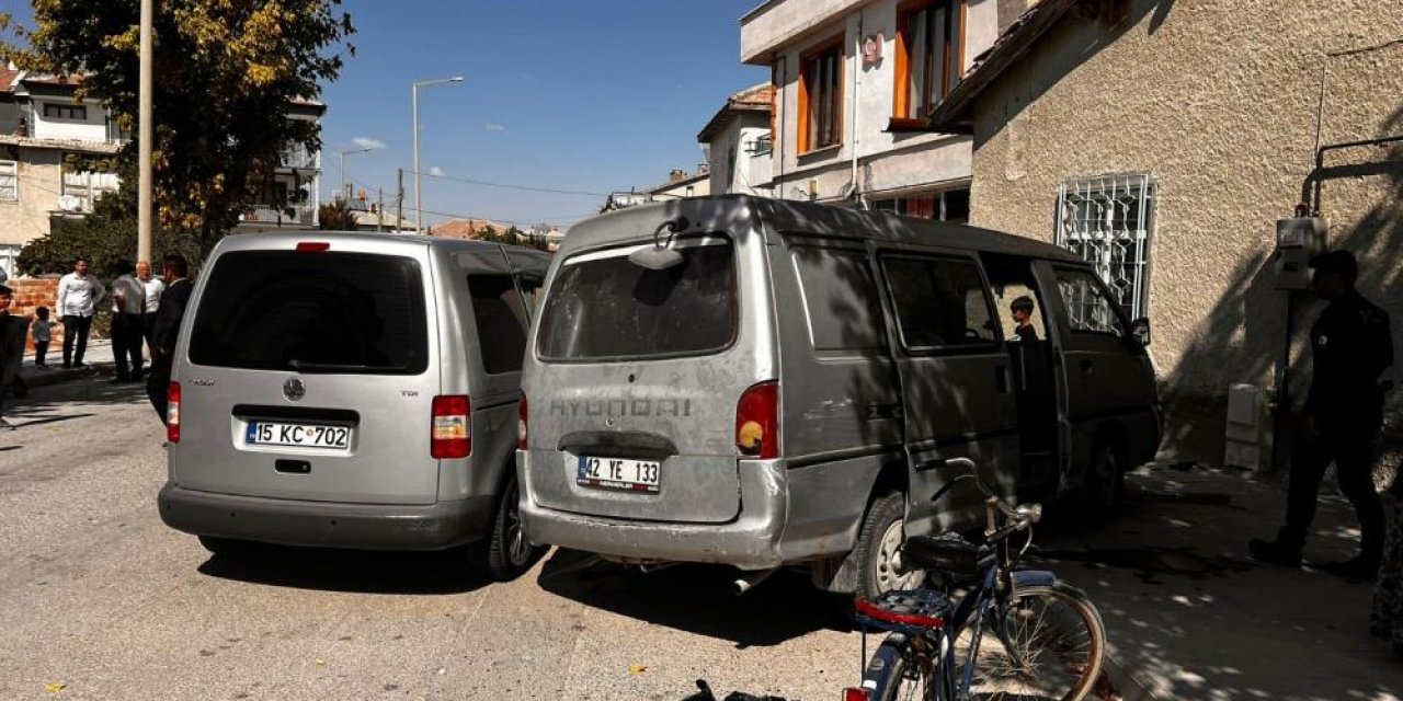 Konya’da kamyonetle çarpışan ticari araç bu hale geldi: 2 yaralı