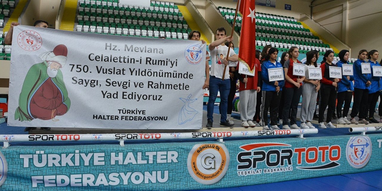 Konyalı milli halterci Türkiye rekoru kırdı