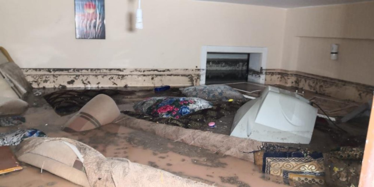 Konya’nın komşu ilinde sel sularıyla dolan evde 4 çocuk mahsur kaldı!