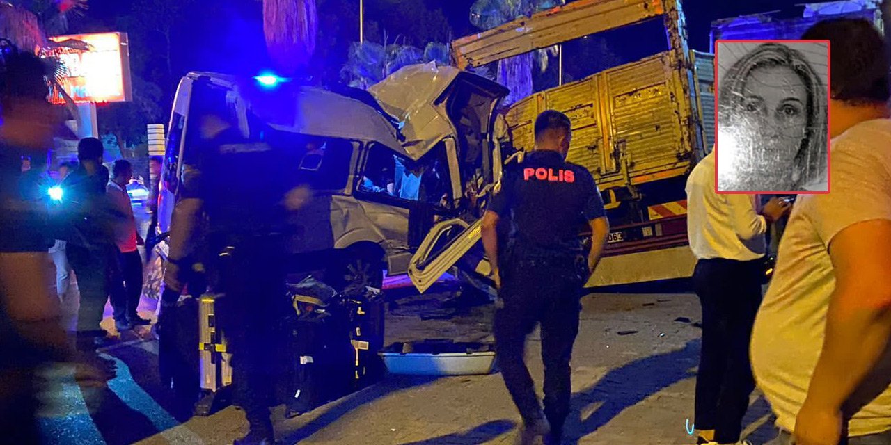 Feci kaza! Tur minibüsü kamyona çarptı: 1 ölü, 11 yaralı