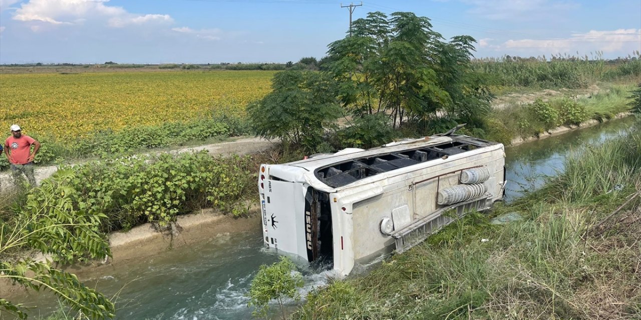 Midibüs sulama kanalına devrildi: 3’ü ağır 10 yaralı