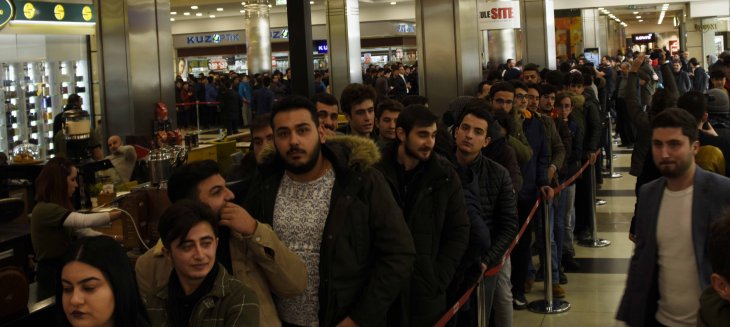 Konya’da teknoloji mağazası açıldı, sabahın 5’inde sıraya girenler oldu