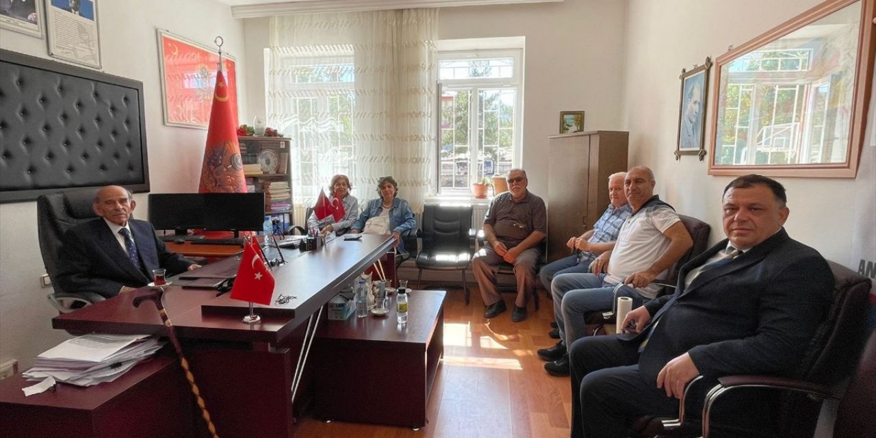 Konya’da kurucu okul müdürü 55 yıl sonra eski koltuğuna oturdu