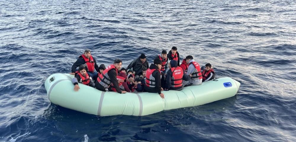 Sahil Güvenlik ekiplerince 25 kaçak göçmen yakalandı