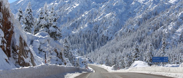 Konya il sınırında doyumsuz kar manzarası
