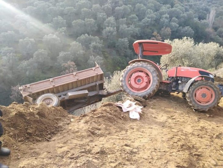 Devrilen traktördeki kadın öldü, sürücü kalp krizi geçirdi