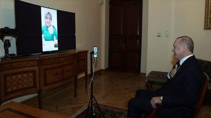 Cumhurbaşkanı Erdoğan 125 bin lira kazanan konuşma engelli Gülsüm ile görüştü