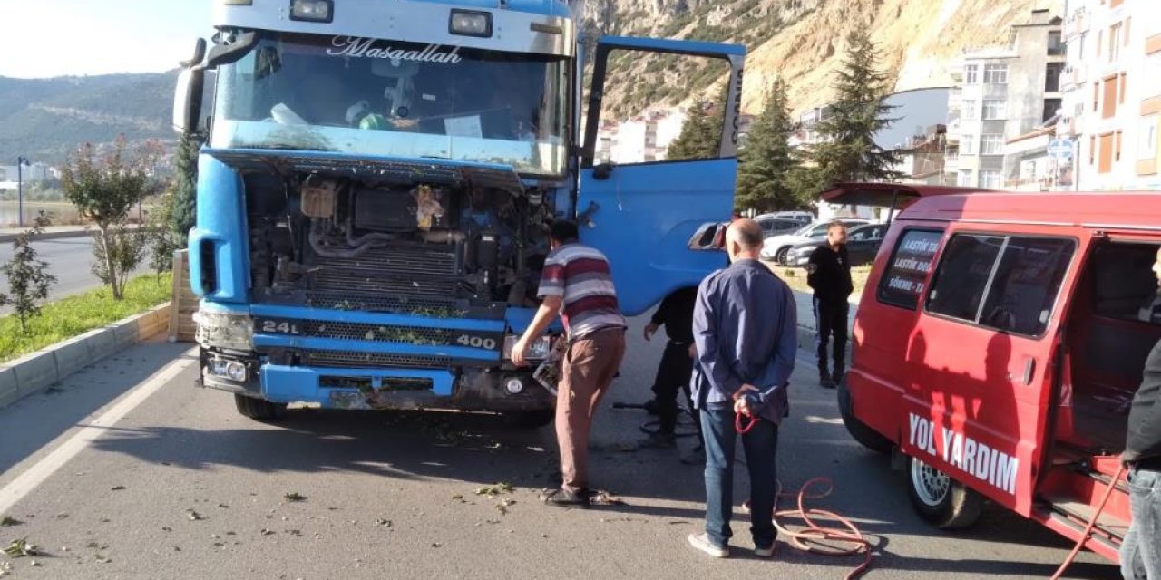 Konya yolunu trafiğe kapatan kaza