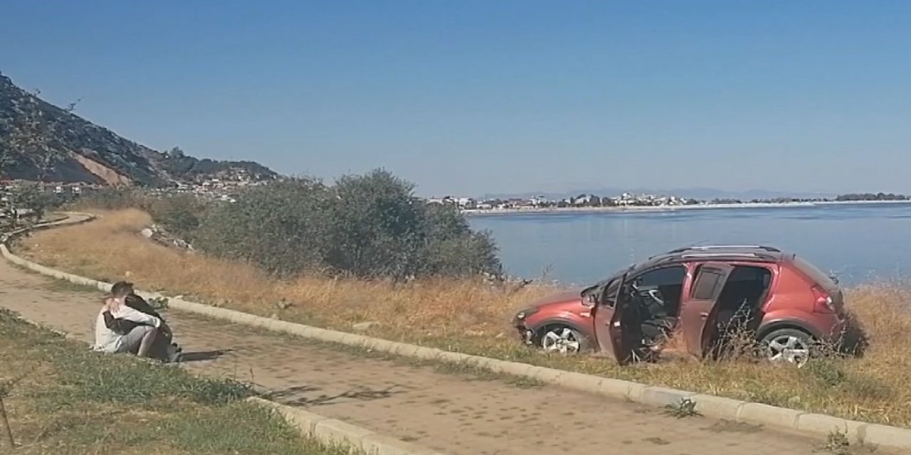 Konya yolunda ölümden dönen çift sarılarak birbirini teselli etti