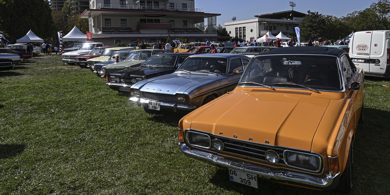 Türkiye’nin klasik otomobilleri festival için toplandı